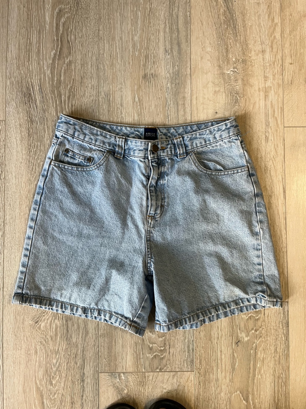 Basic Editions vintage Light Blue Denim High-Rise mom Jean Shorts size 10